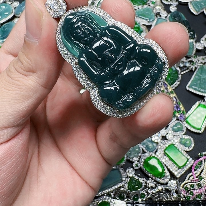 翡翠颈饰未镶嵌天然翡翠A货放漏