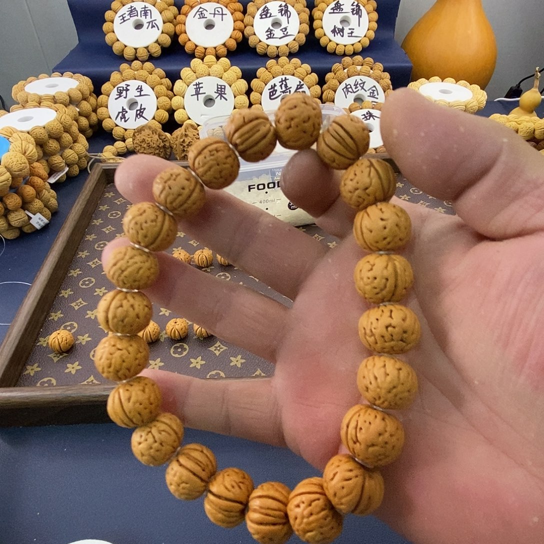 9***岳金丹手持恭喜发财