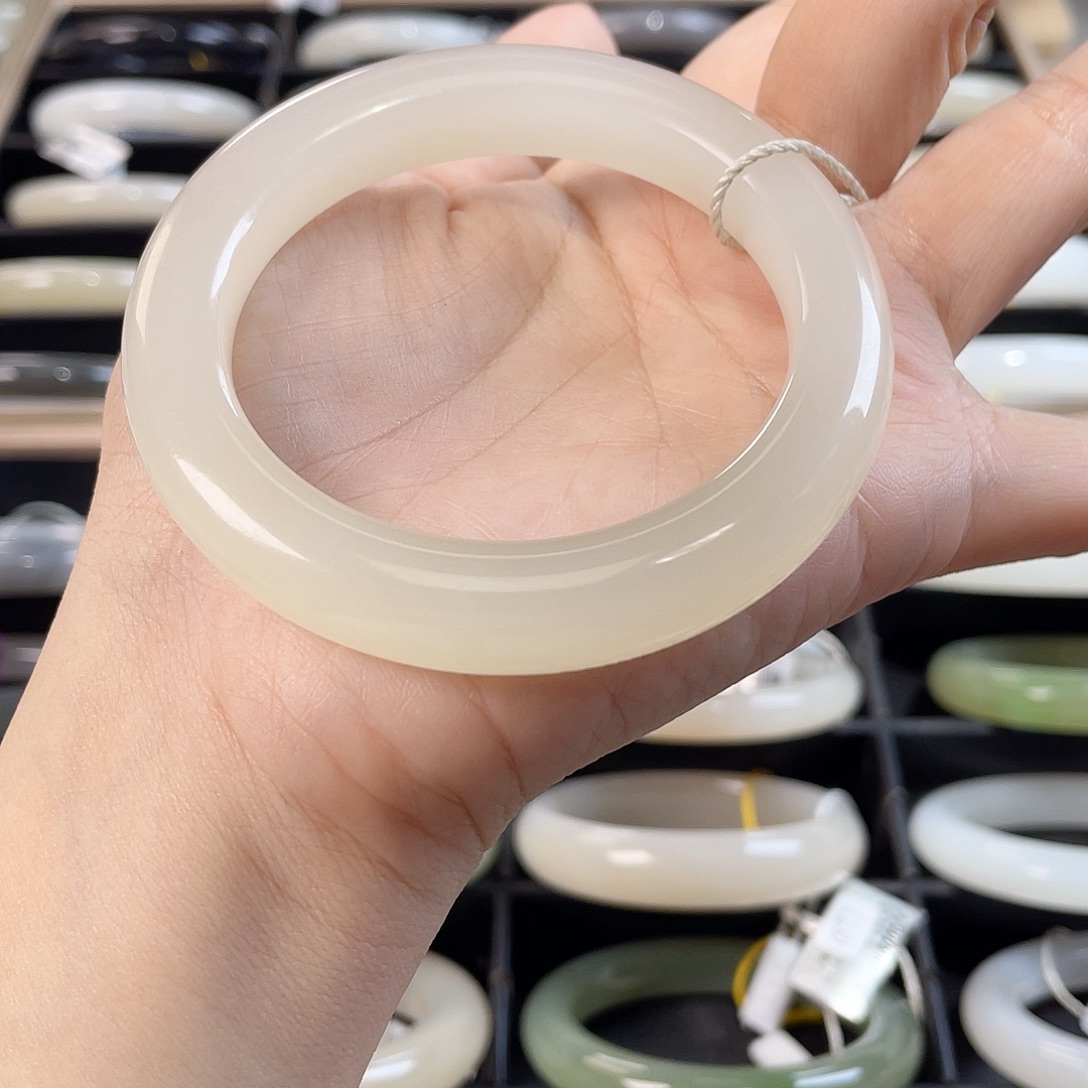 和田玉未镶嵌手镯