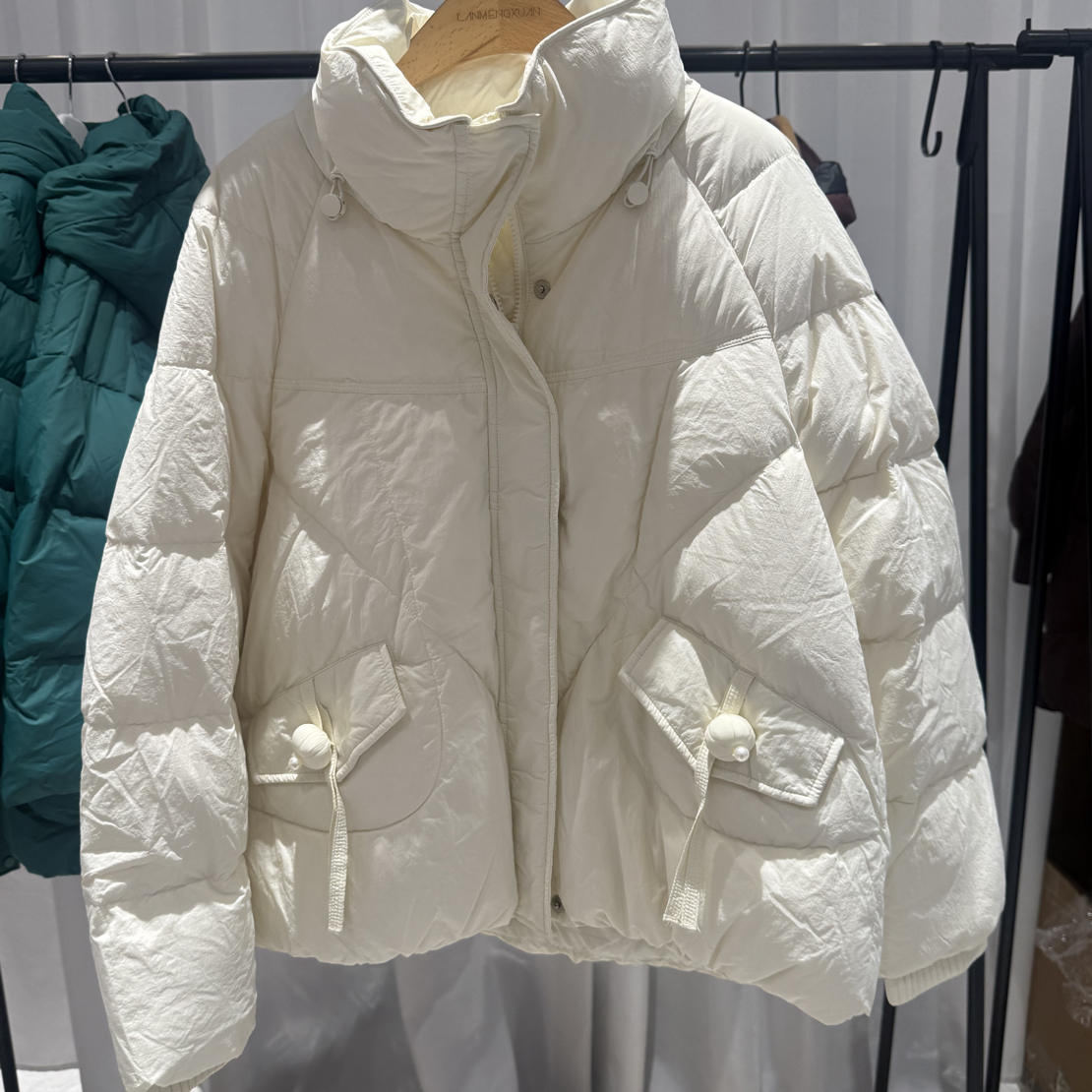 新款短款羽绒服时尚