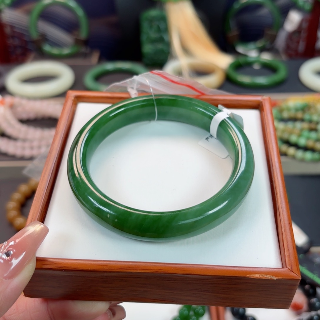 和田玉手镯58.6有瑕未镶嵌