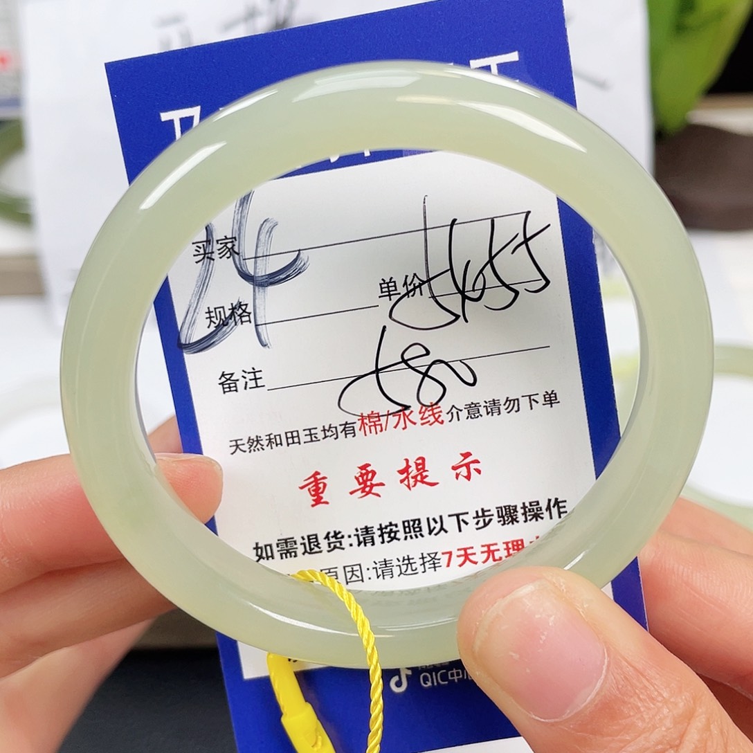 和田玉手镯未镶嵌