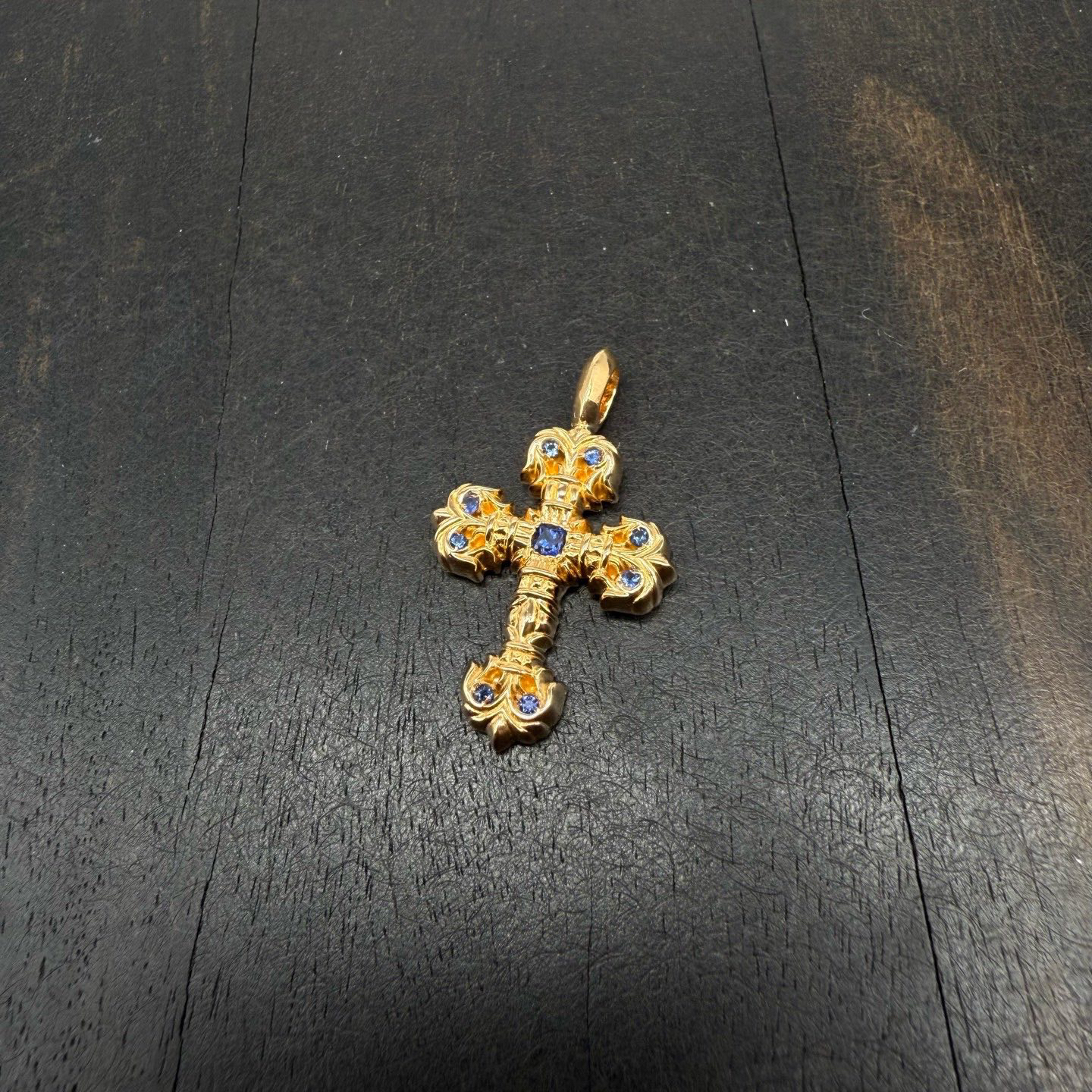 Chrome Hearts 克罗心 22k 蓝九钻火焰吊坠