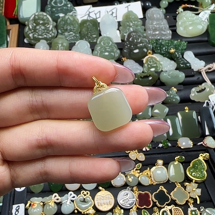 颈饰银S925镶嵌和田玉