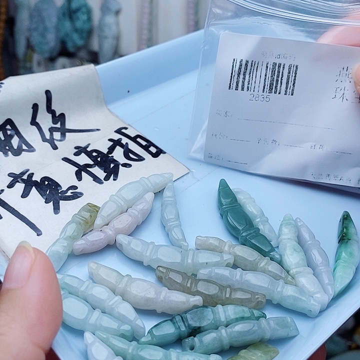 翡翠未镶嵌颈饰翡翠