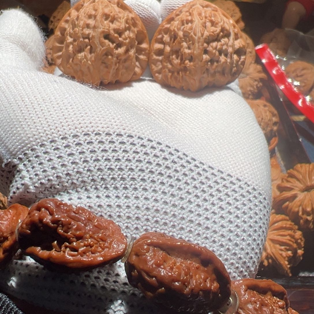 文玩核桃把件犯****3三角白