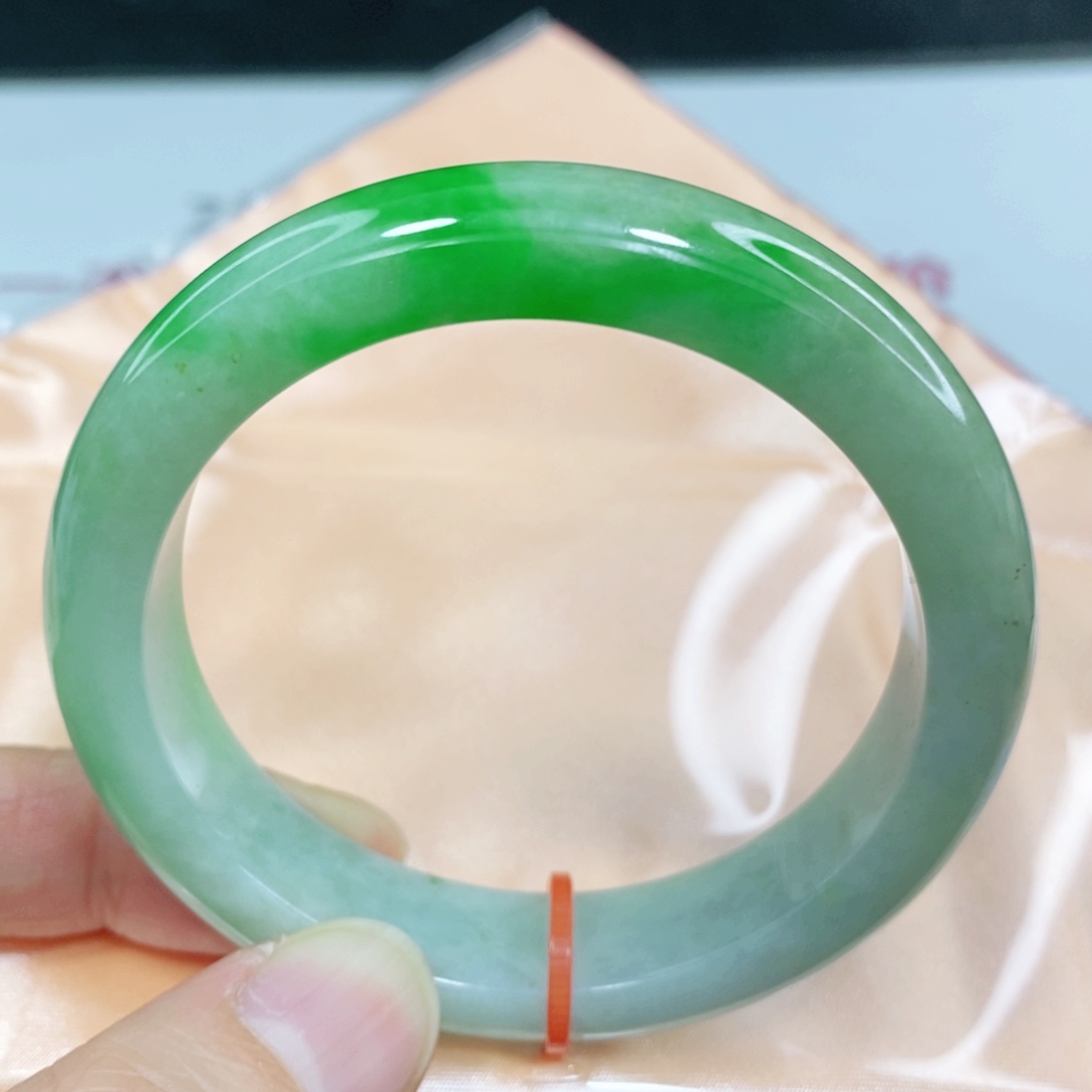 翡翠手镯未镶嵌52.7圈口正圈