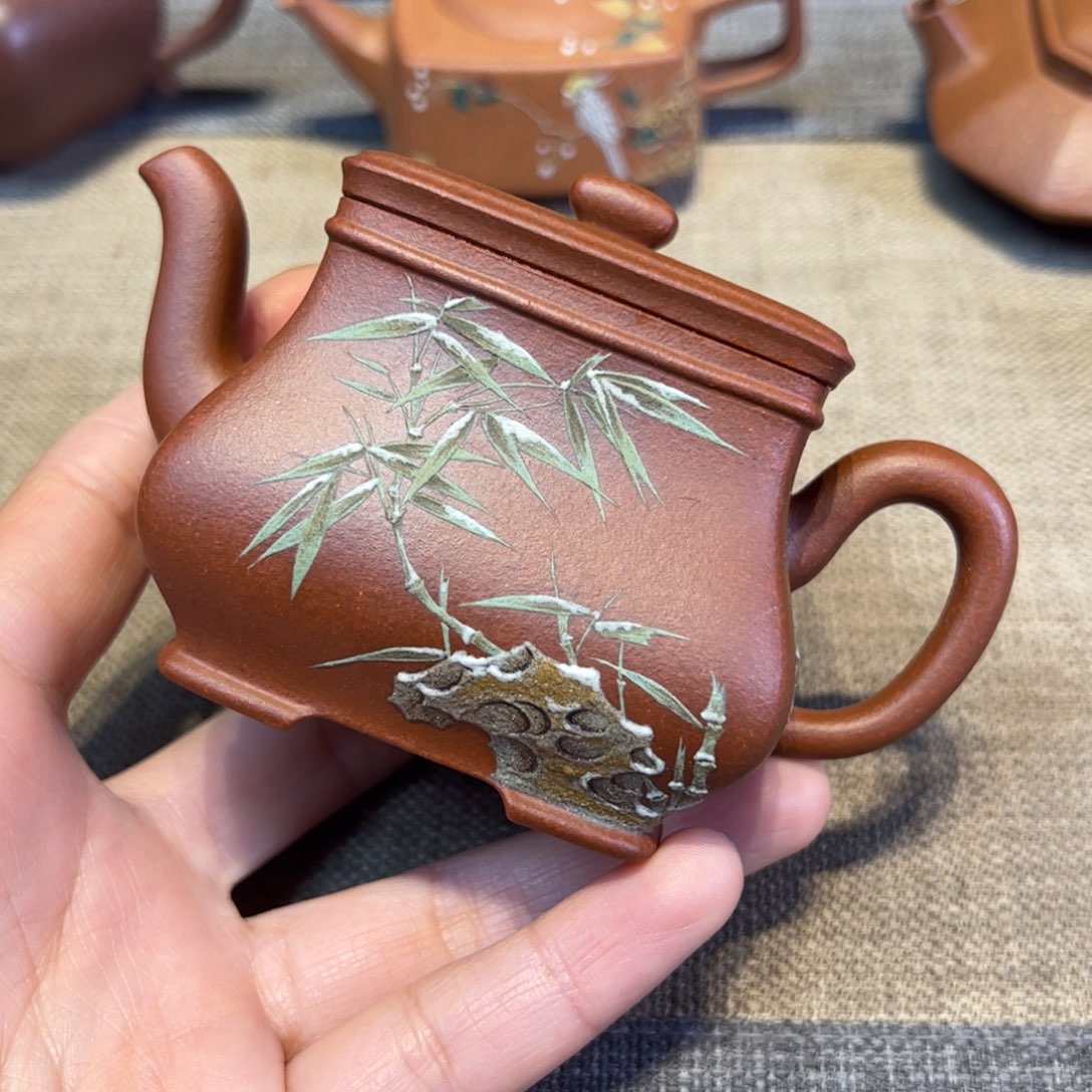 ᴰ****叔容量150毫升，大红泥，方尊