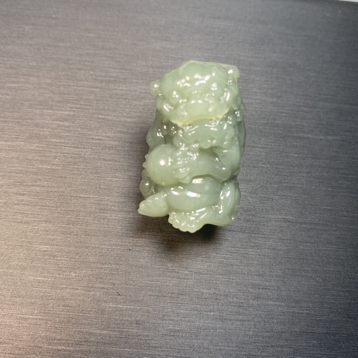 和田玉精美醒狮挂件