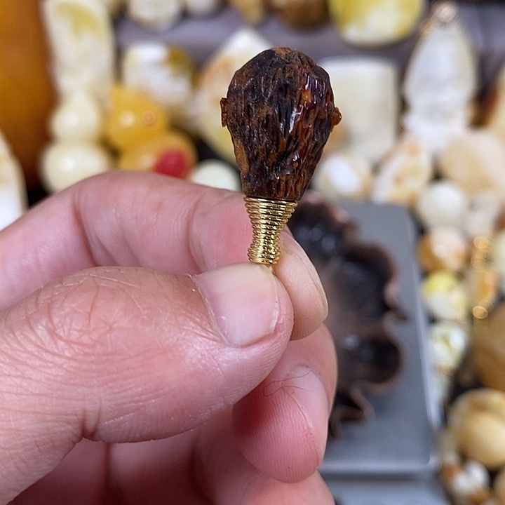 琥珀裸石未镶嵌亲