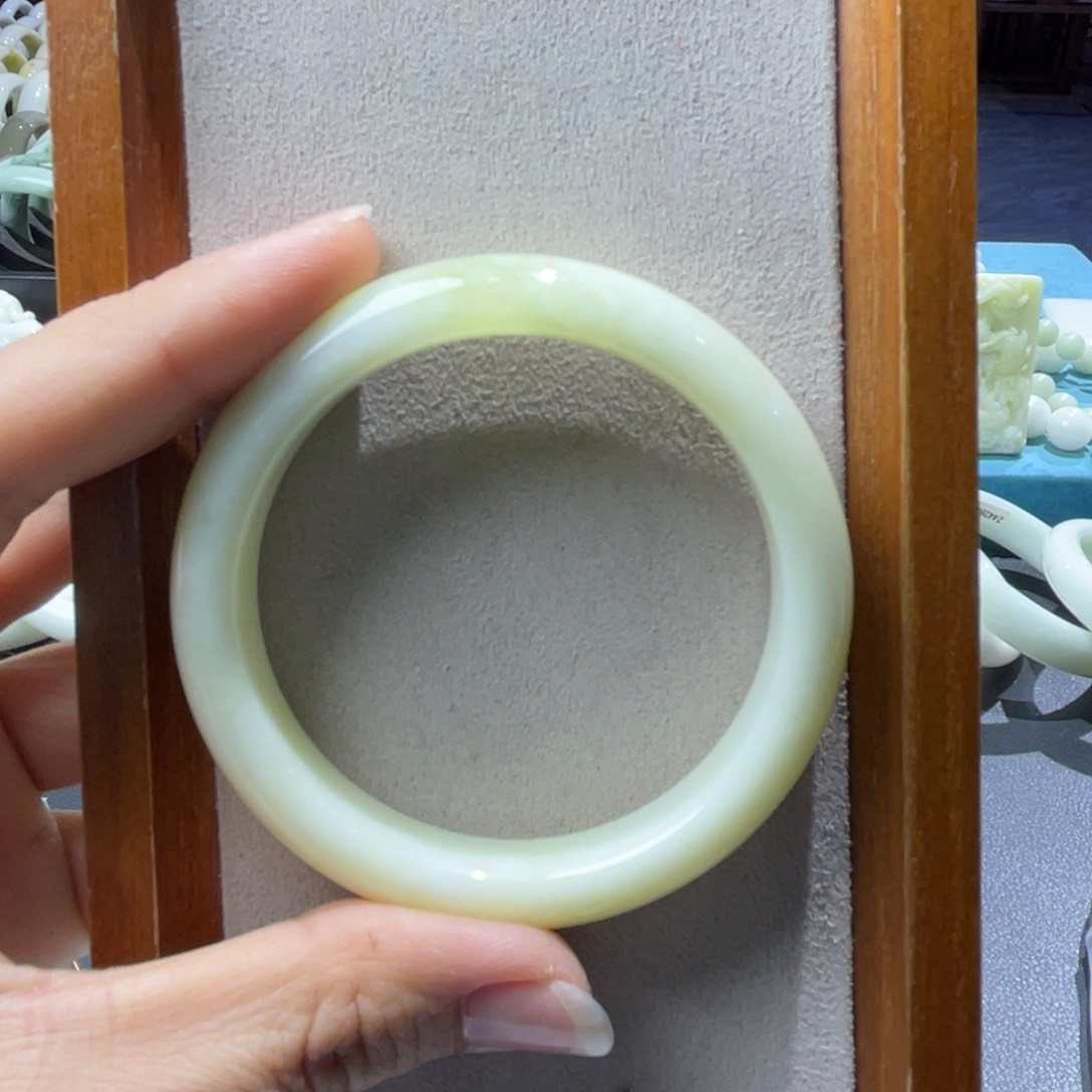 蓝田玉（蛇纹石化大理石玉）手镯未镶嵌可***人