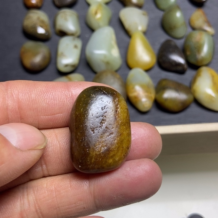 名***剑和田玉（糖玉）未镶嵌珠宝奇石