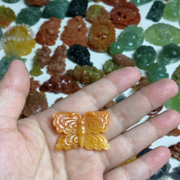 蛇纹石玉未镶嵌颈饰