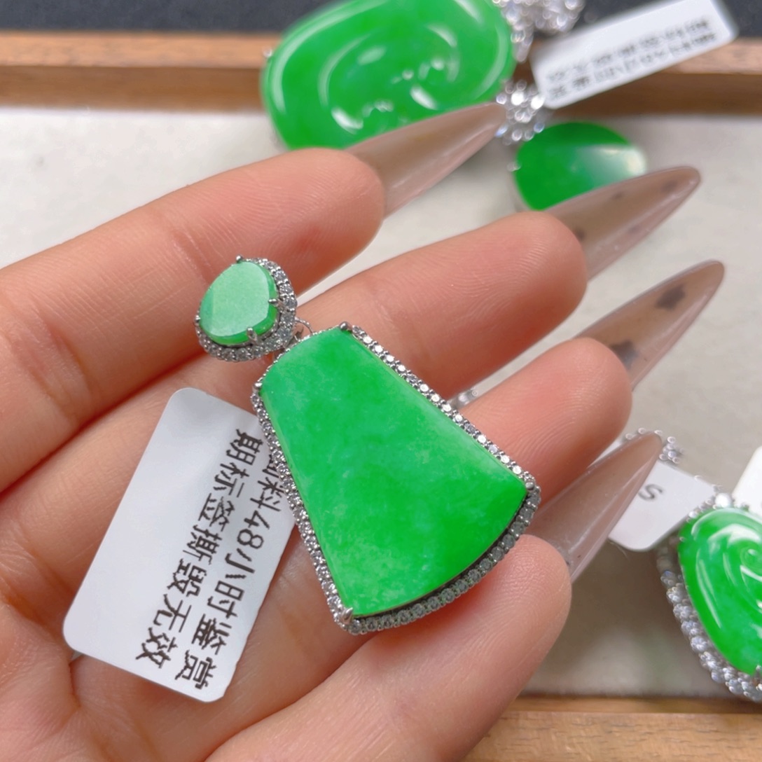 翡翠颈饰银S925镶嵌翡翠