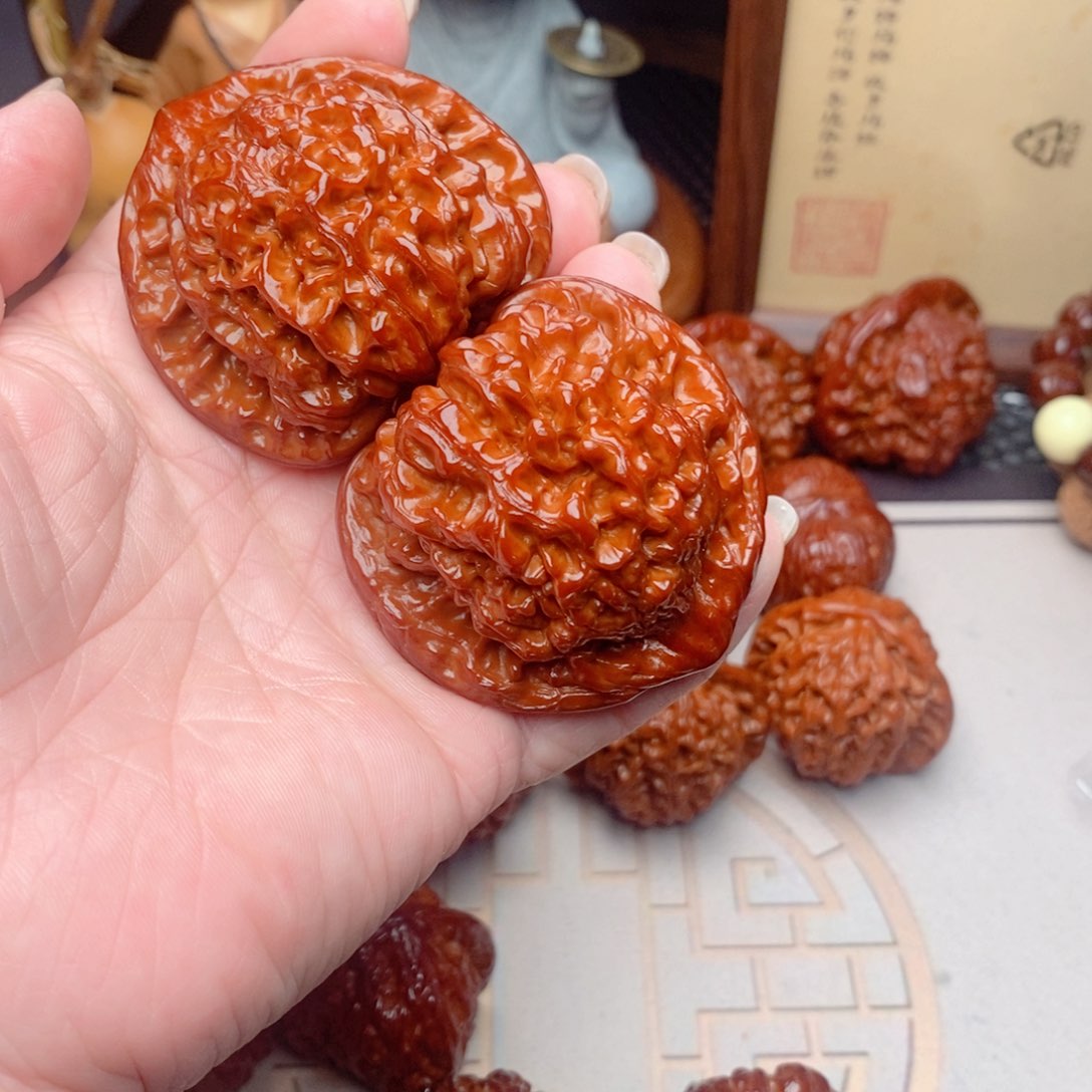 吊坠文玩核桃不***王官帽