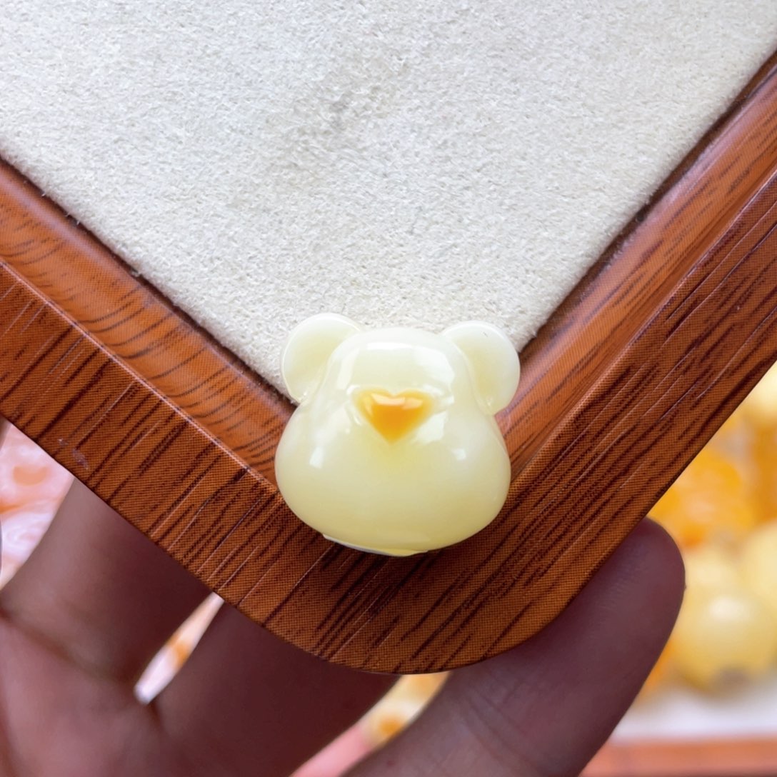 琥珀裸石未镶嵌蜜蜡