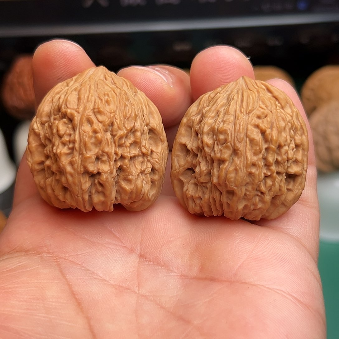 文玩核桃把件南疆石38凹底