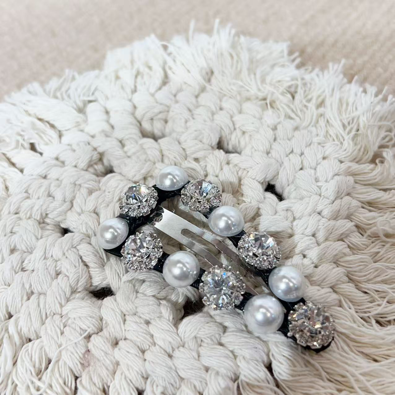 超闪巴洛克精致三角镂空BB侧边夹J2831