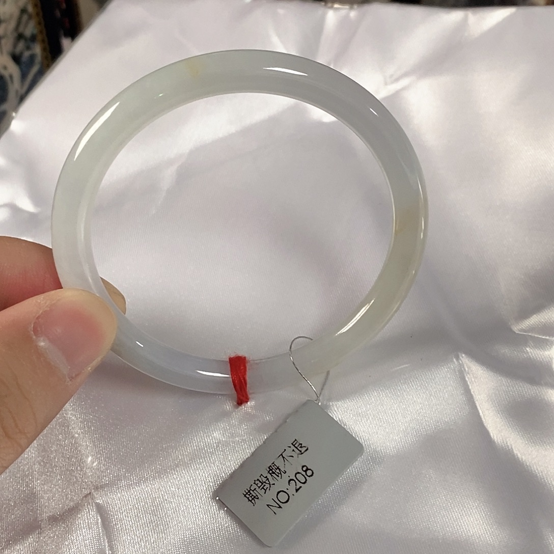 翡翠未镶嵌手镯（圆镯）