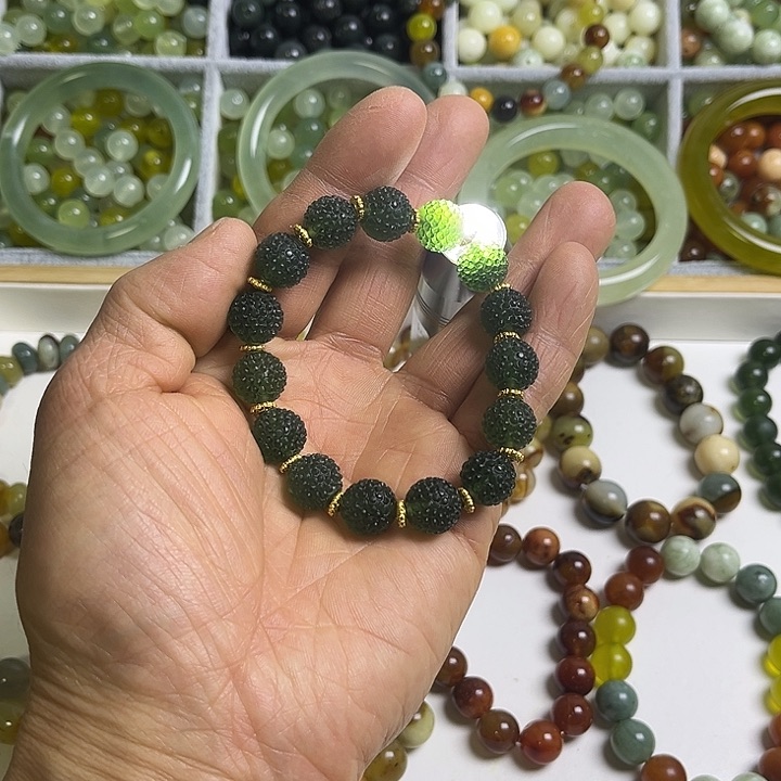 合金蛇纹石玉颈饰