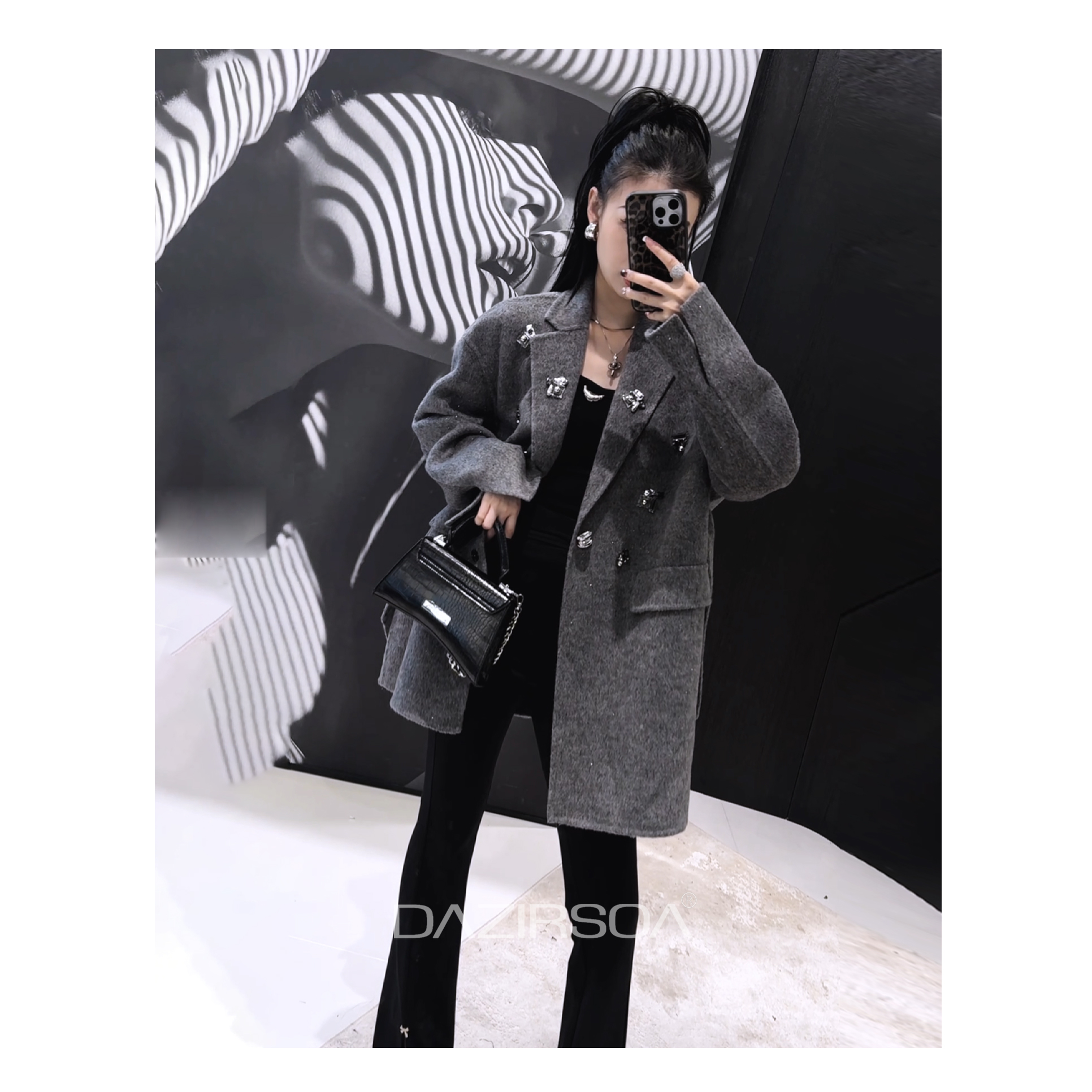 “浓缩意蕴”时尚百搭重工烫钻复古大衣外套 AB672