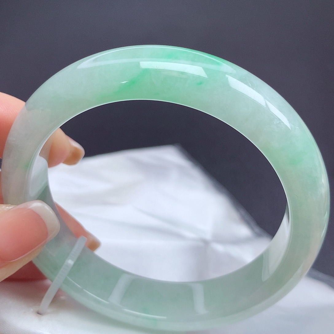 翡翠手镯未镶嵌l n n n n n n n