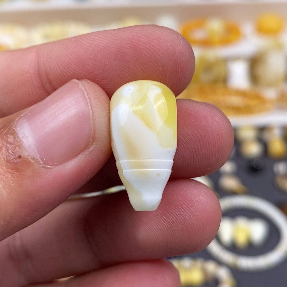 琥珀裸石未镶嵌配饰三通尺寸11.9