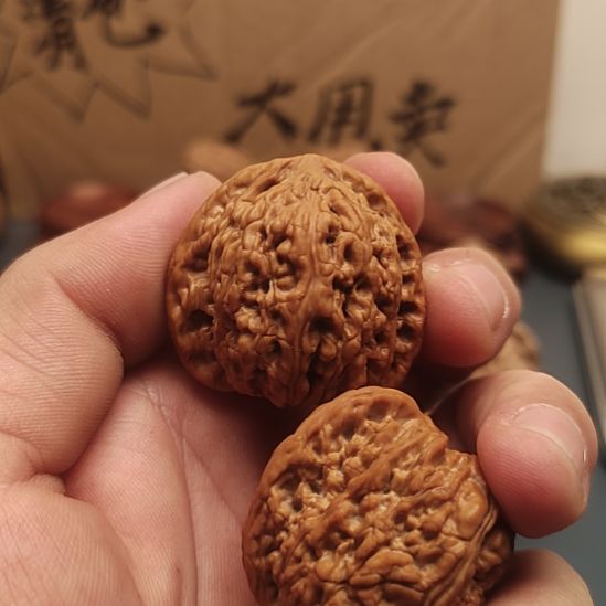 吃***饱大叶紫檀（黑酸枝木类）文玩核桃红玛瑙手把件