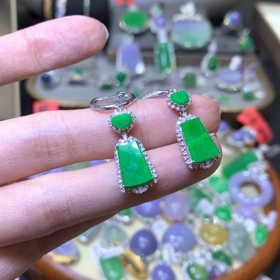 【闪购商品】翡翠颈饰18K金镶嵌翡翠吊坠项链