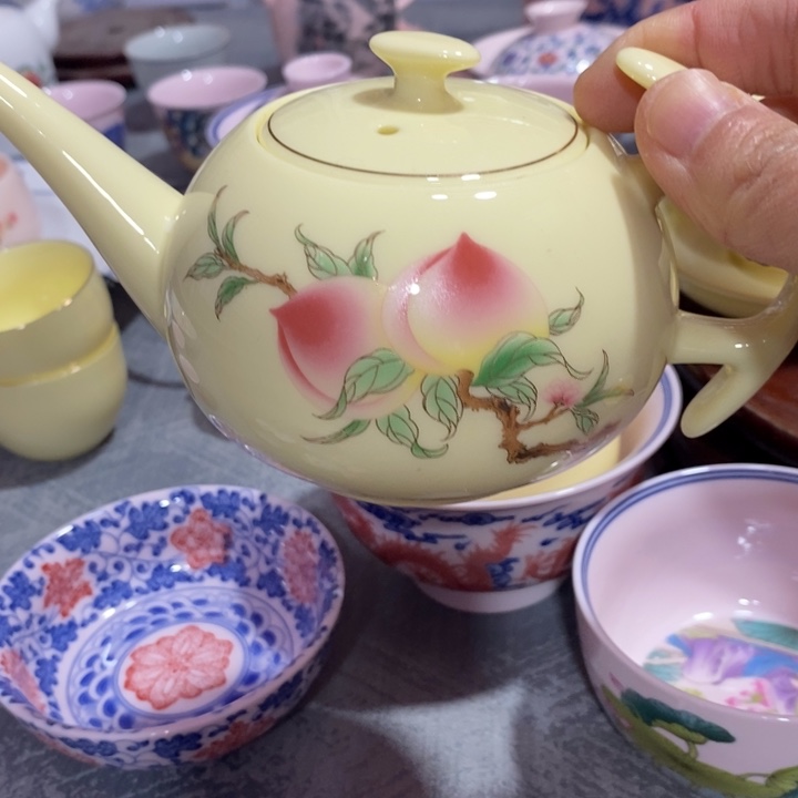 摆件瓷黄稀土描金寿桃壶