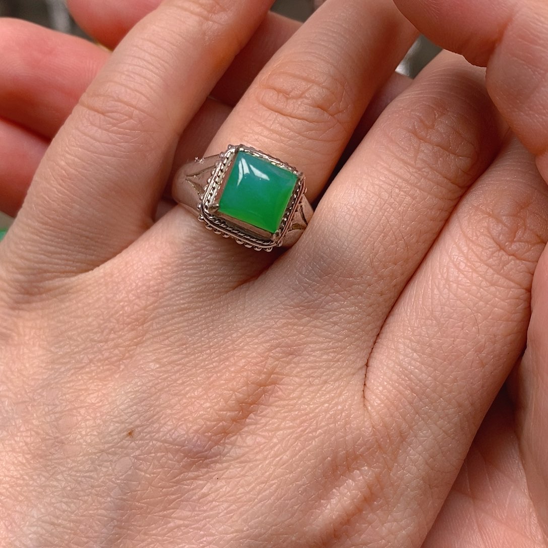 翡翠颈饰未镶嵌翡翠蛋面