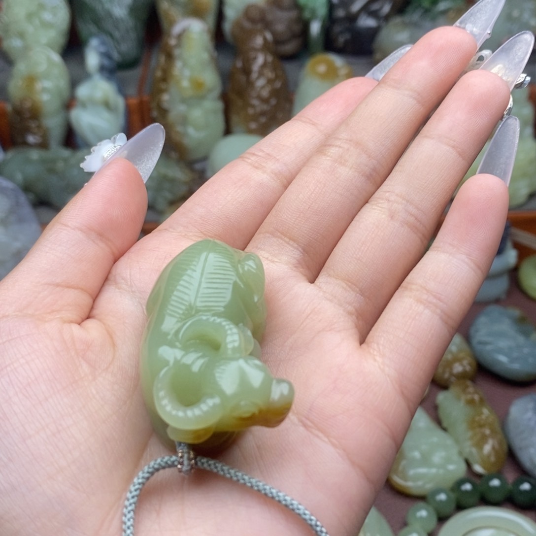 和田玉未镶嵌颈饰