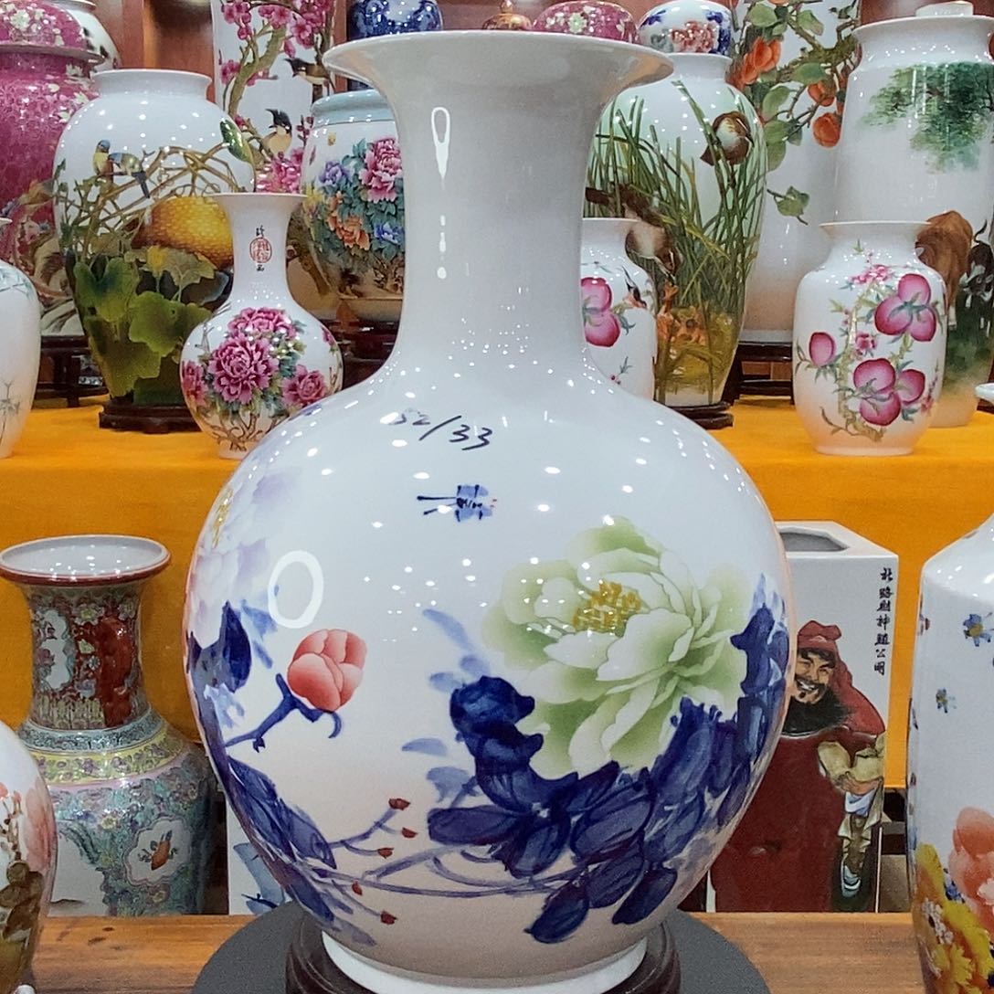 摆件吉****?景德镇陶瓷赏瓶