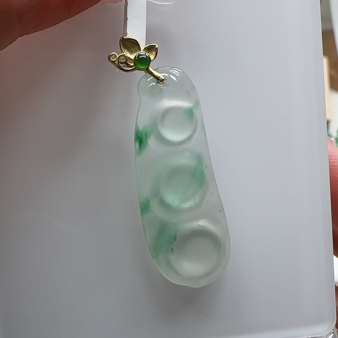 石英质玉（非洲翠）未镶嵌颈饰