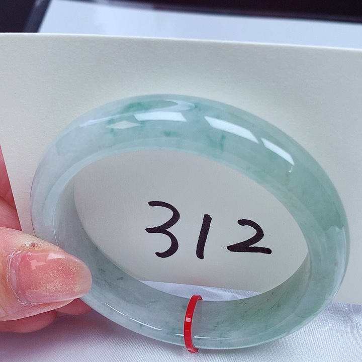 翡翠手镯未镶嵌翡翠