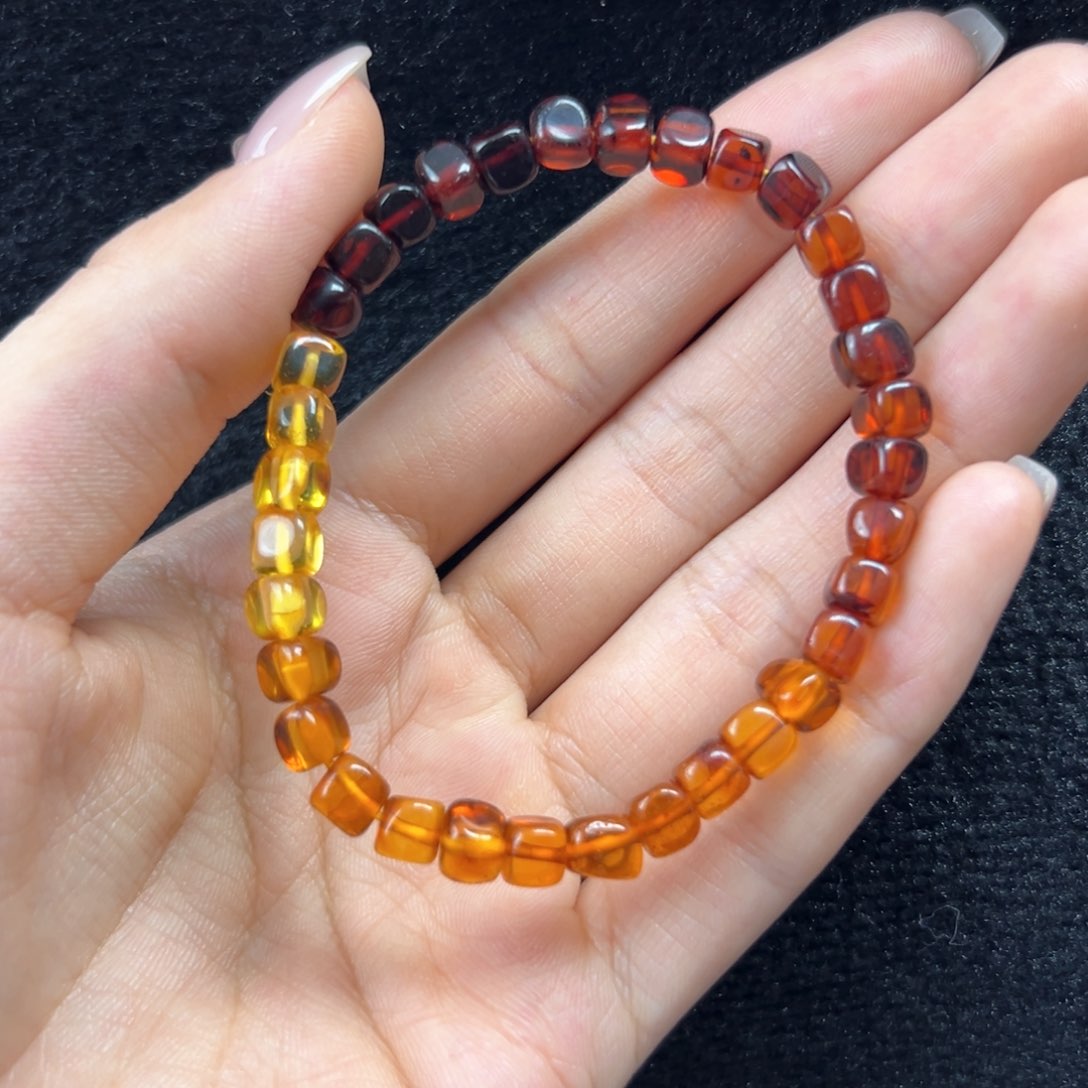 未镶嵌琥珀珠宝奇石