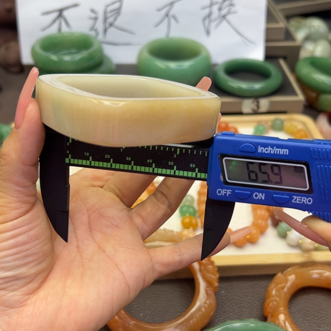 未镶嵌手镯石英岩玉