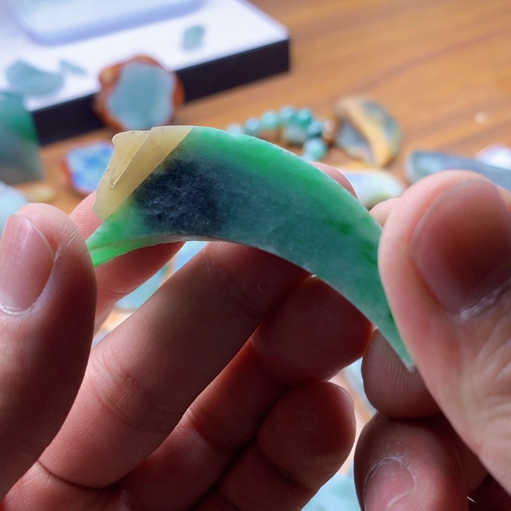 颈饰未镶嵌翡翠材料