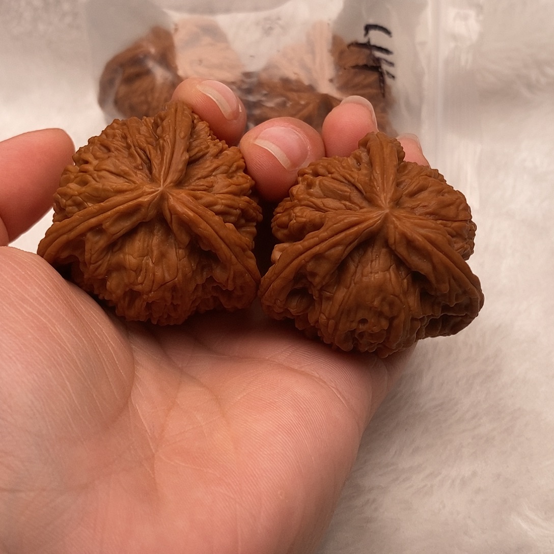 遵***诺文玩核桃吊坠三棱