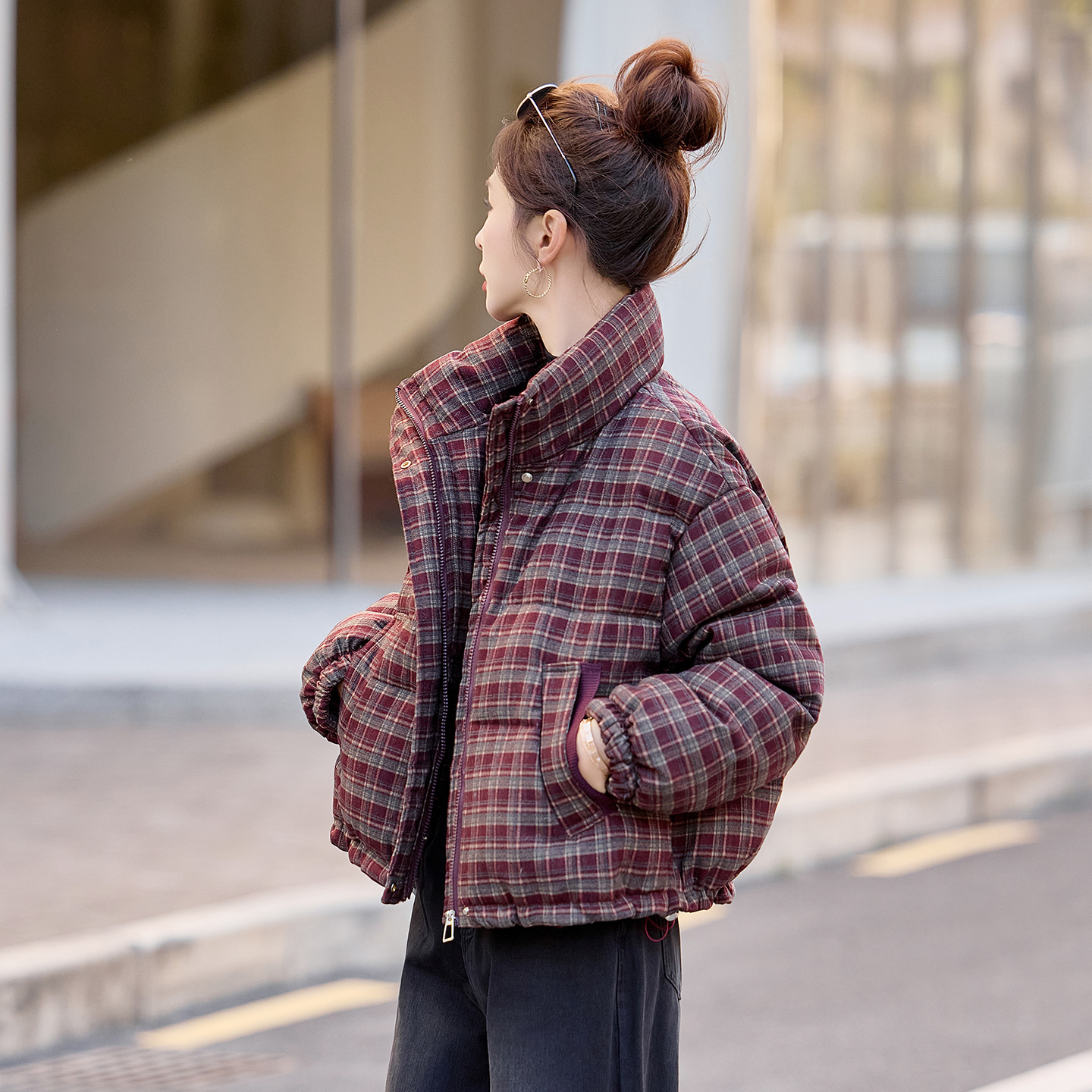 巨好看格子羽绒服女短款2025年新款冬季减龄洋气宽松加厚保暖外套