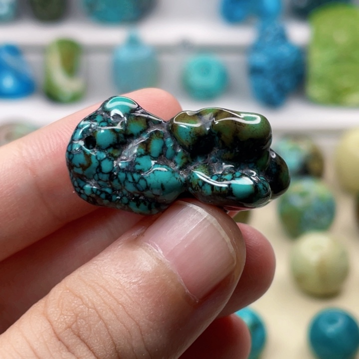 绿松石未镶嵌颈饰