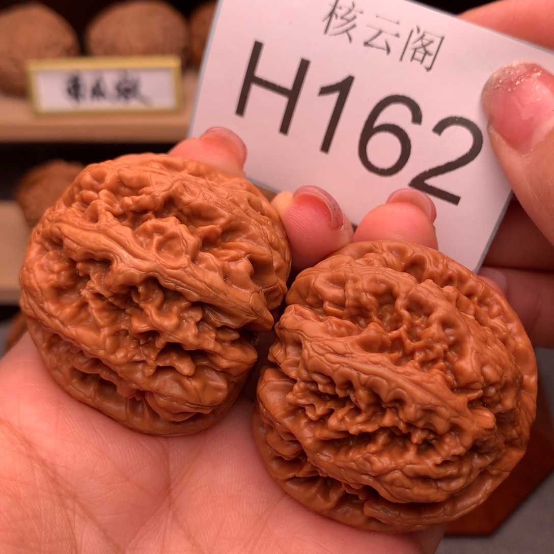 黄***伟文玩核桃吊坠44+全品红皮大粗筋