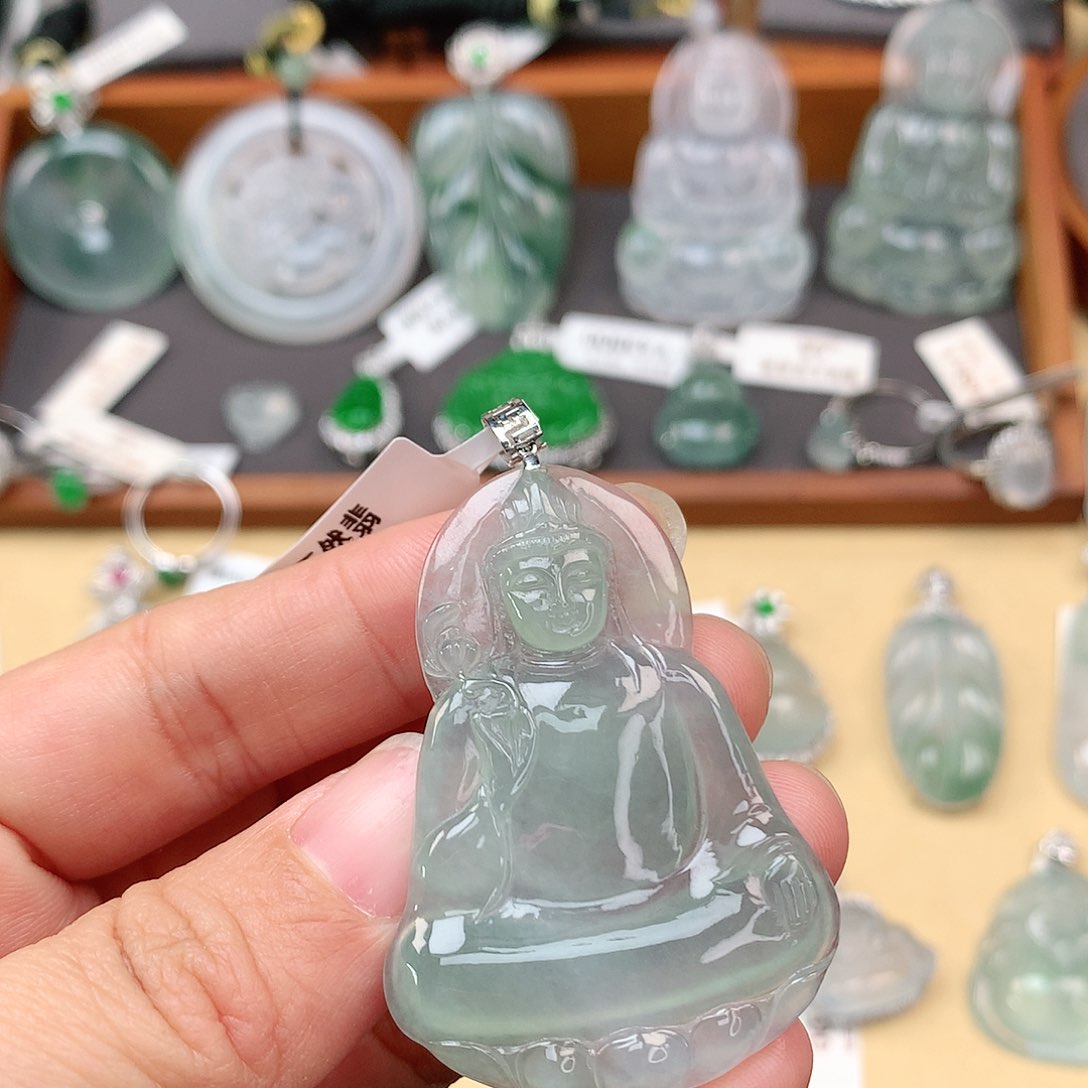 翡翠颈饰18K金镶嵌素衣观音