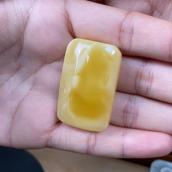 琥珀裸石未镶嵌无事牌