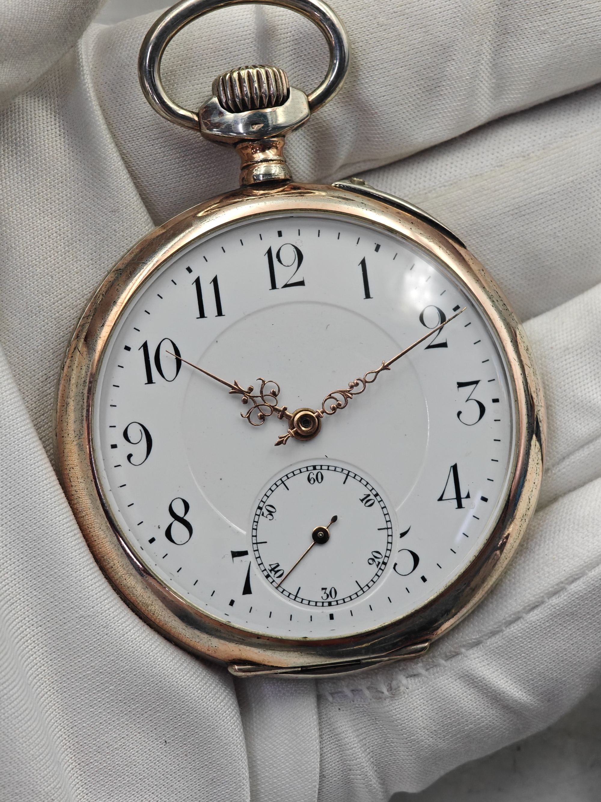 经典怀旧风格老怀表配件精美雕花铜壳设计