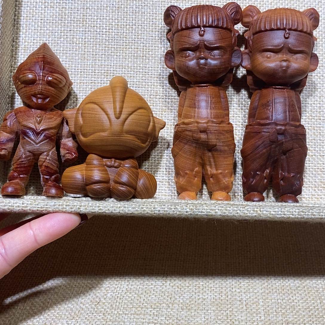 木心****光崖柏手把件，哪吒下2，奥特曼x2