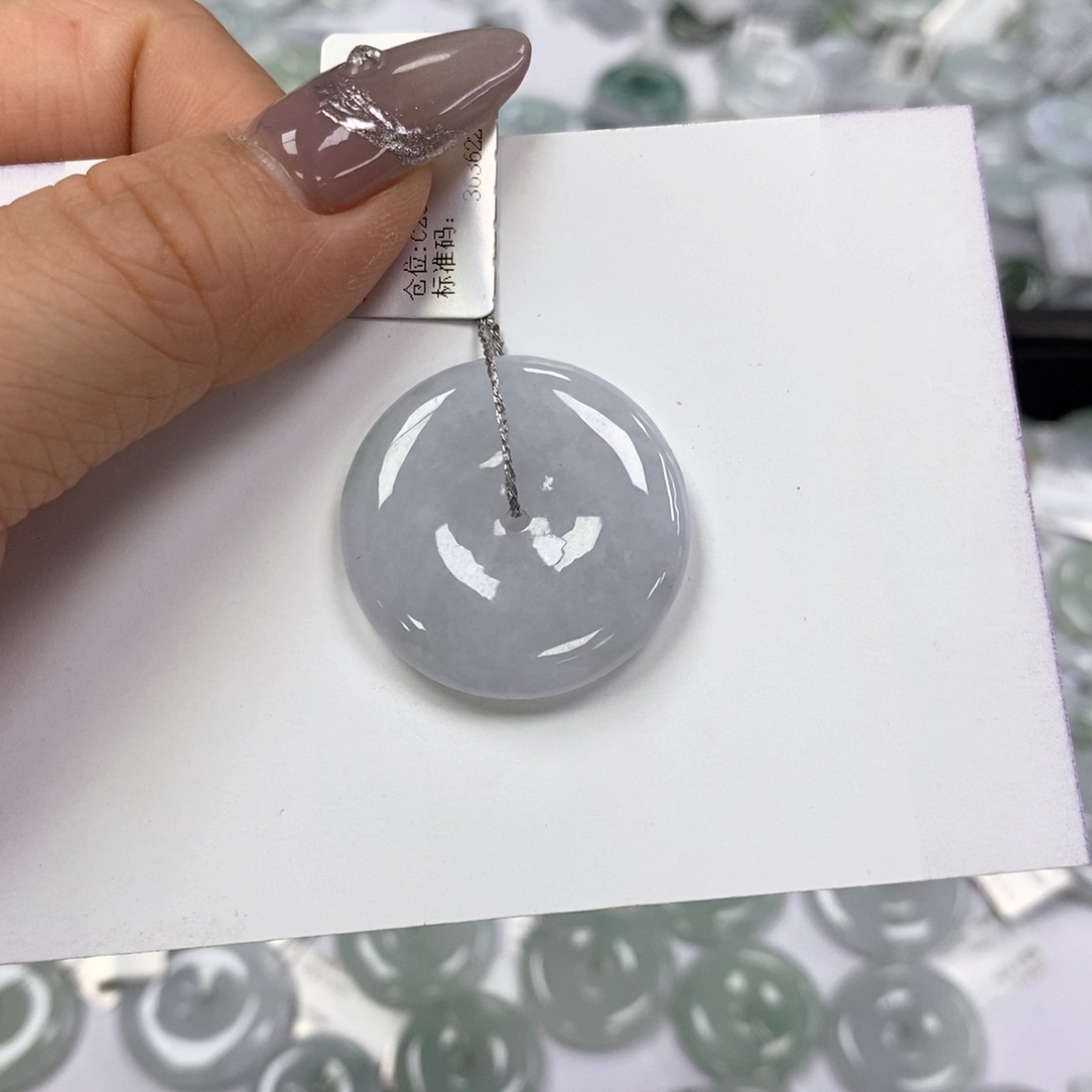 翡翠颈饰未镶嵌平安扣