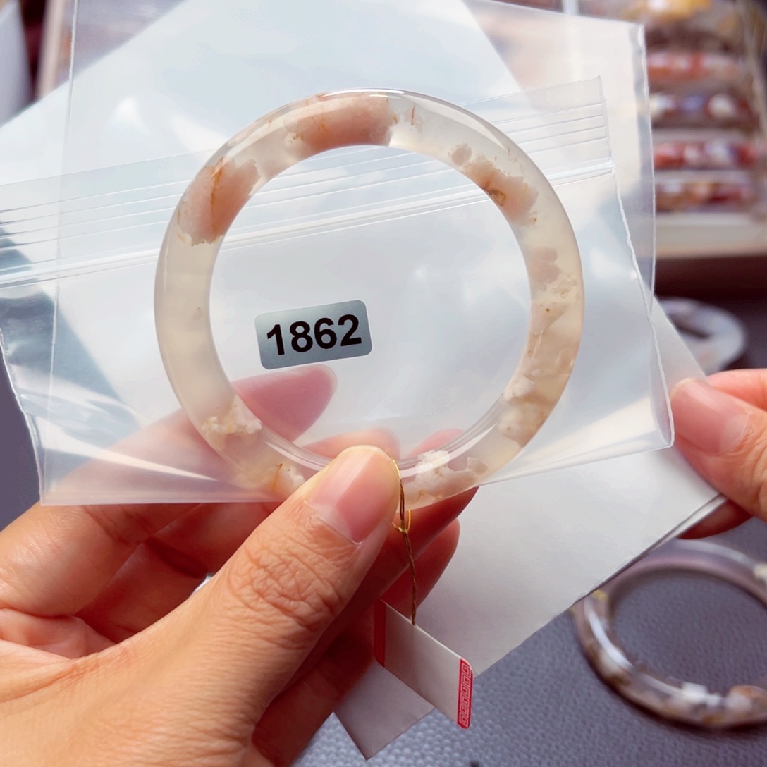 手镯玛瑙/玉髓未镶嵌歪*?