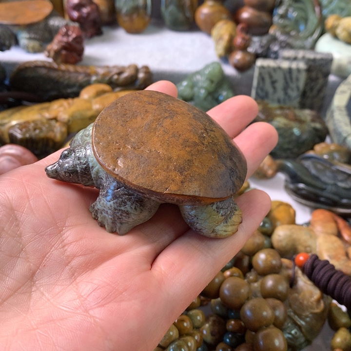 未镶嵌岫岩河磨玉（透闪石质玉）把件