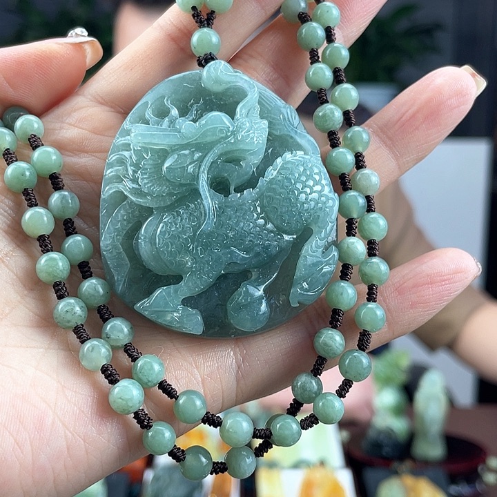 蛇纹石玉颈饰未镶嵌